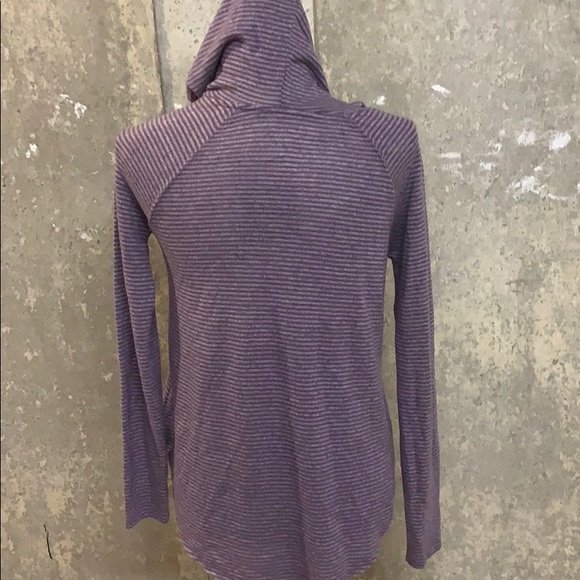 American Eagle 🦅 Plush Top with hood - Picture 4 of 7